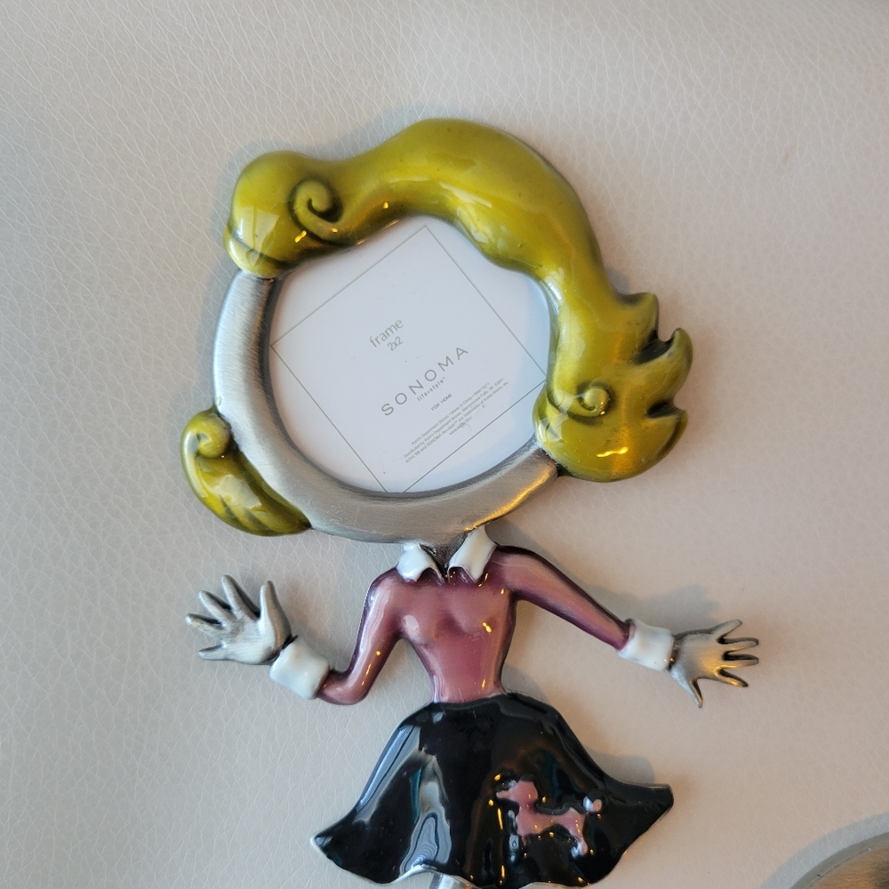 Girl with Poodle Skirt Picture Frame ~ 1950s Vibe! ~ Needs Repair ~ Metal ~ Cute - Picture 14 of 14